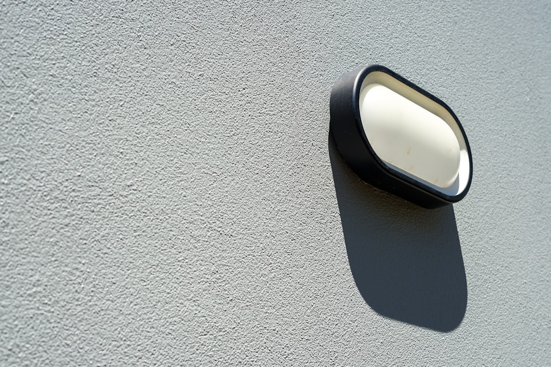 Warmte en sfeer in huis met een wandlamp van hout